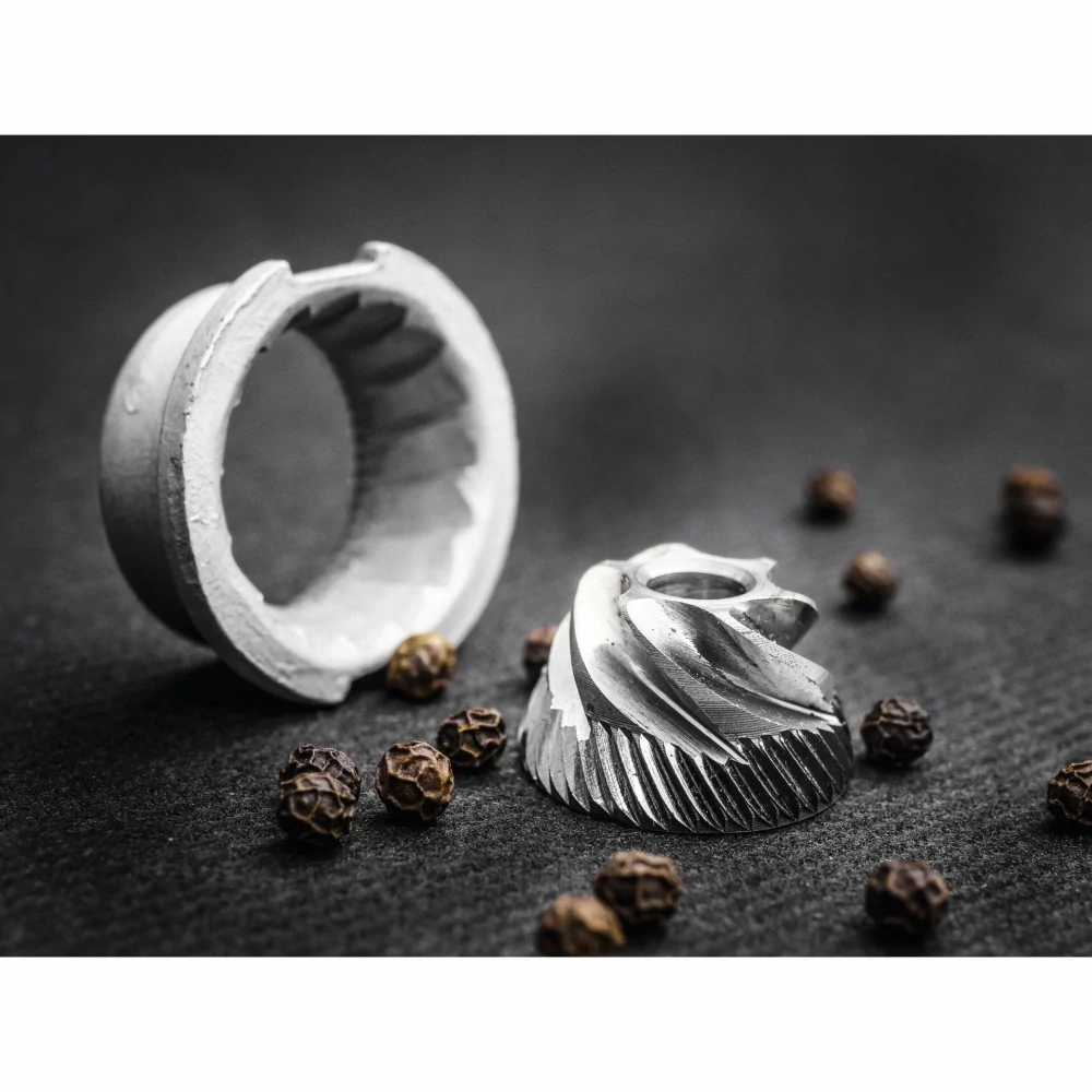 PEUGEOT | mlýnek na pepř, FIDJI, velikost 15 cm, buk, matný černý