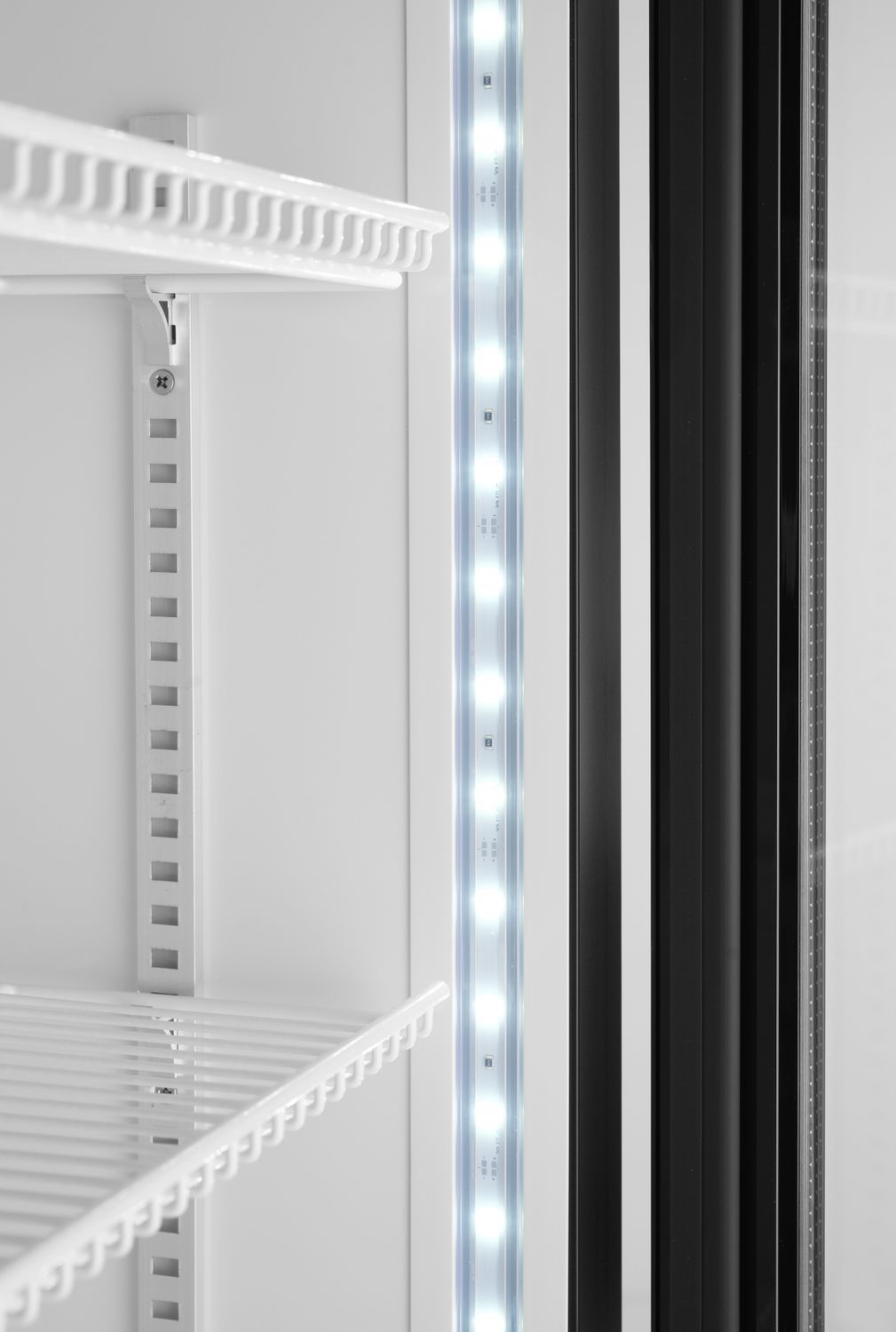 Jednodveřová chladnička s podsvíceným panelem na zadním panelu, Arktic, 254L, Černá, 220-240V/250W, 578x605x(H)1980mm