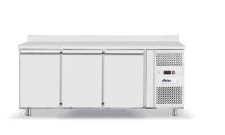Třídveřový chladicí stůl s postranními jednotkami, Arktic, Profi Line, GN 1/1, 420L, 230V/400W, 1795x700x(H)879mm