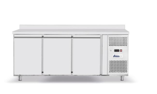 Třídveřový chladicí stůl s postranními jednotkami, Arktic, Profi Line, GN 1/1, 420L, 230V/400W, 1795x700x(H)879mm